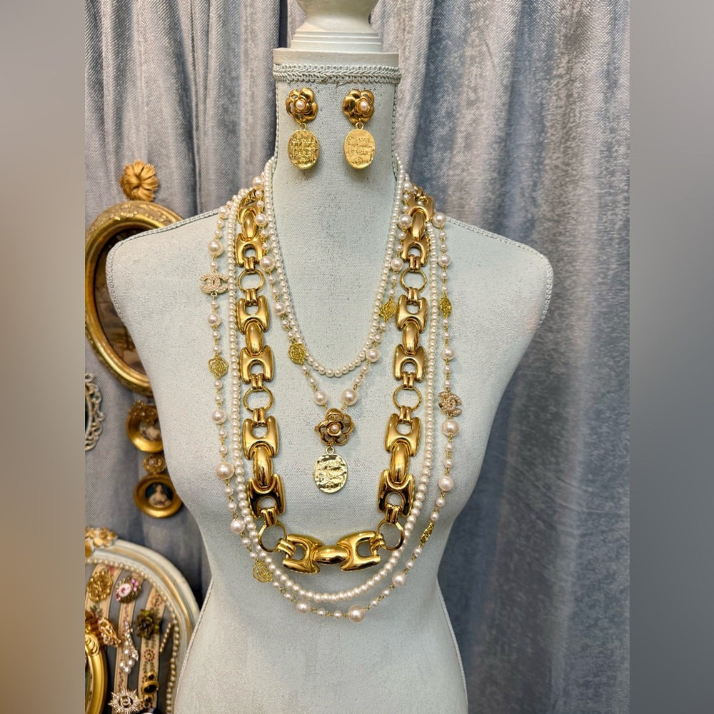 Elegant Gold and Cream Jewelry Set - Picture 8 of 14